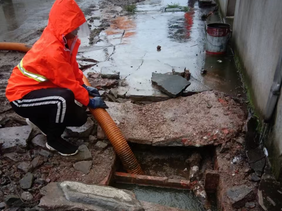 安溪专业清理污水池 炜誉市政以规范流程守护城市 “肠道”