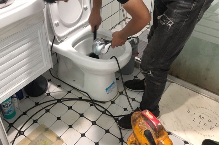 安溪马桶堵塞自己疏通还是找师傅?专业上门服务让你省时更省心